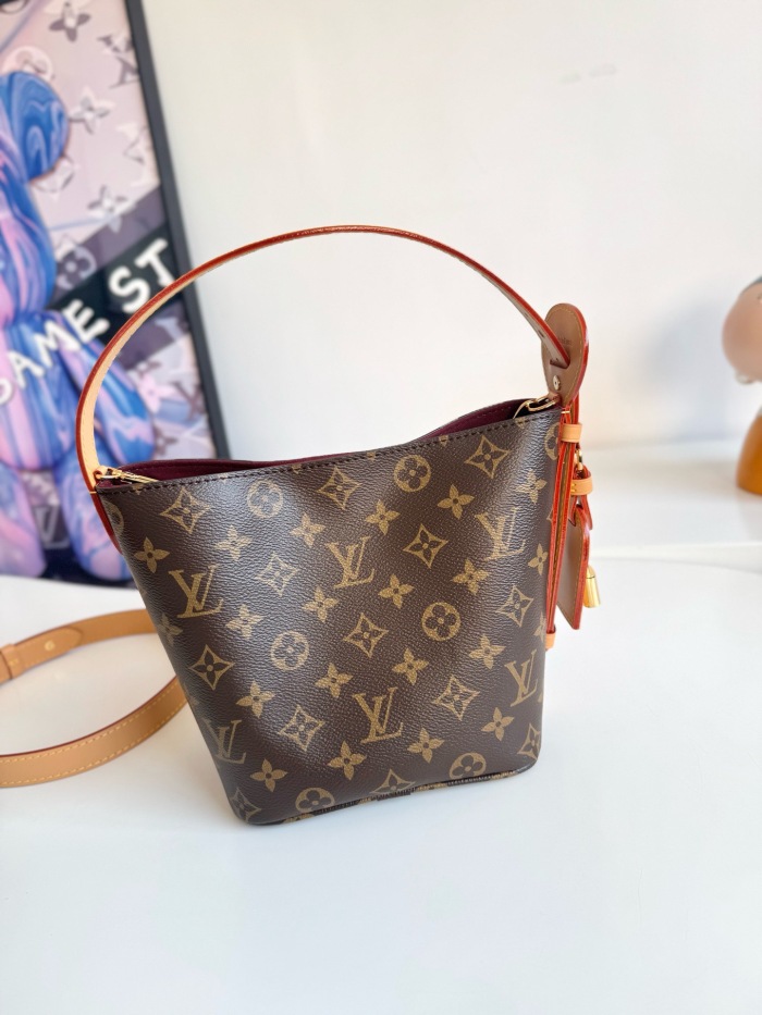L*ouis V*uitton  Top Bag (maikesneakers)