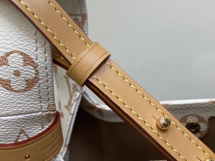 L*ouis V*uitton  Top Bag (maikesneakers)