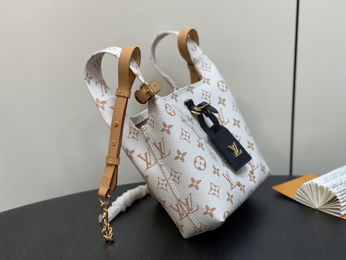 L*ouis V*uitton  Top Bag (maikesneakers)