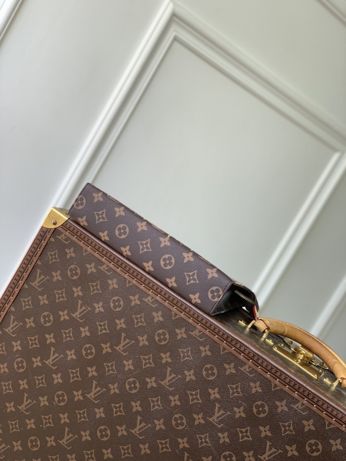 L*ouis V*uitton  Top Bag (maikesneakers)