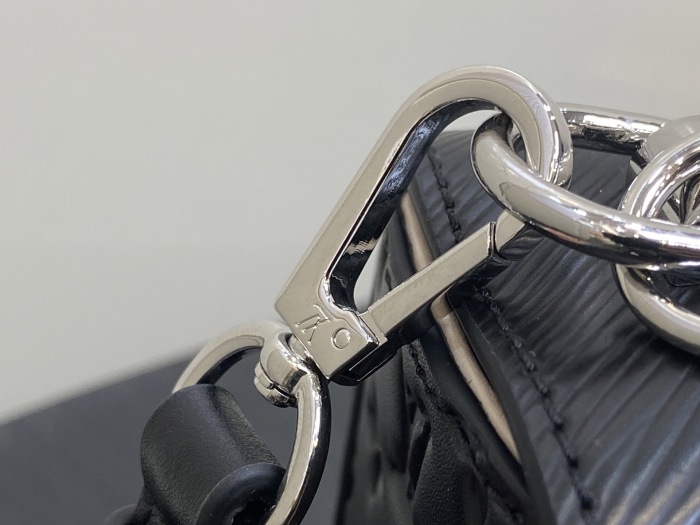 L*ouis V*uitton  Top Bag (maikesneakers)