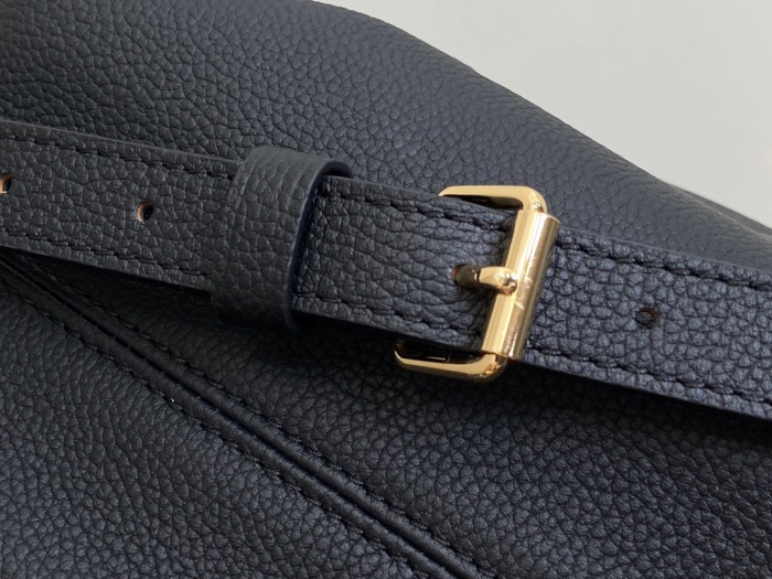 L*ouis V*uitton  Top Bag (maikesneakers)