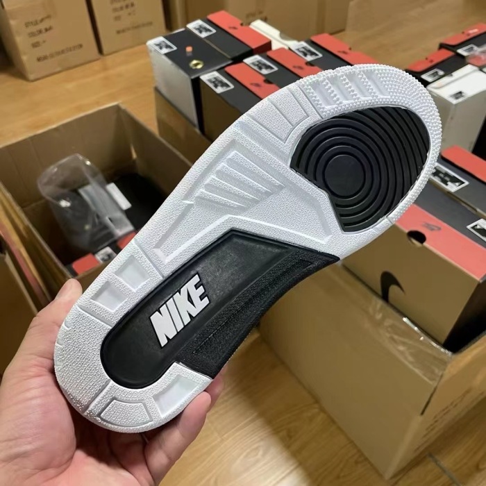 NIKE Air Jordan 3    (maikesneakers)