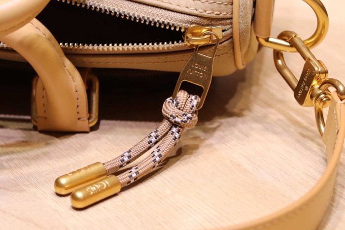L*ouis V*uitton  Top Bag (maikesneakers)