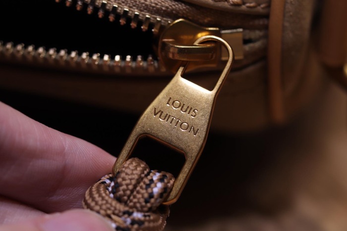 L*ouis V*uitton  Top Bag (maikesneakers)