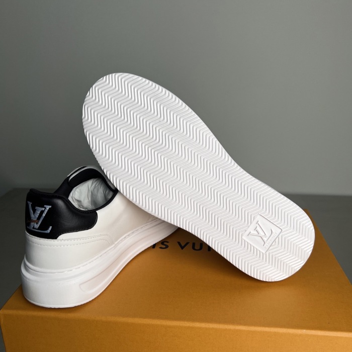 Men  Women  L*ouis V*uitton   Top Sneaker L*V Trainer