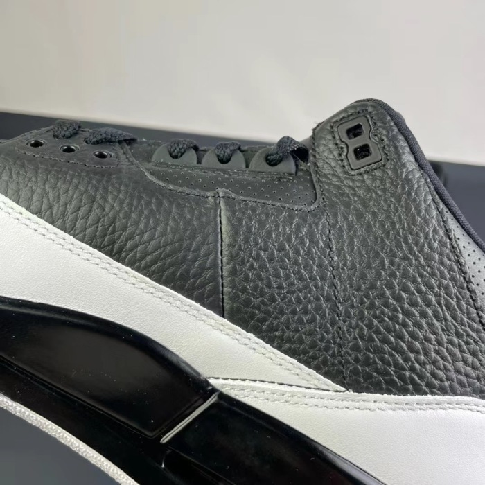 NIKE Air Jordan 3    (maikesneakers)