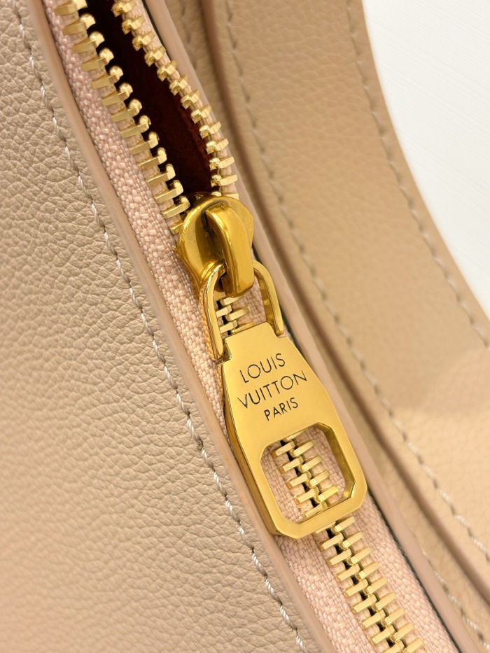 L*ouis V*uitton  Top Bag (maikesneakers)