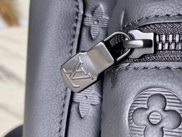L*ouis V*uitton  Top Bag (maikesneakers)