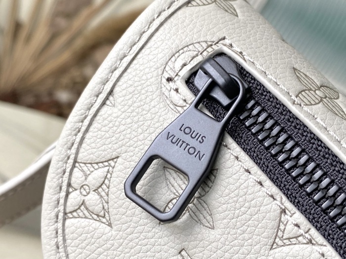 L*ouis V*uitton  Top Bag (maikesneakers)