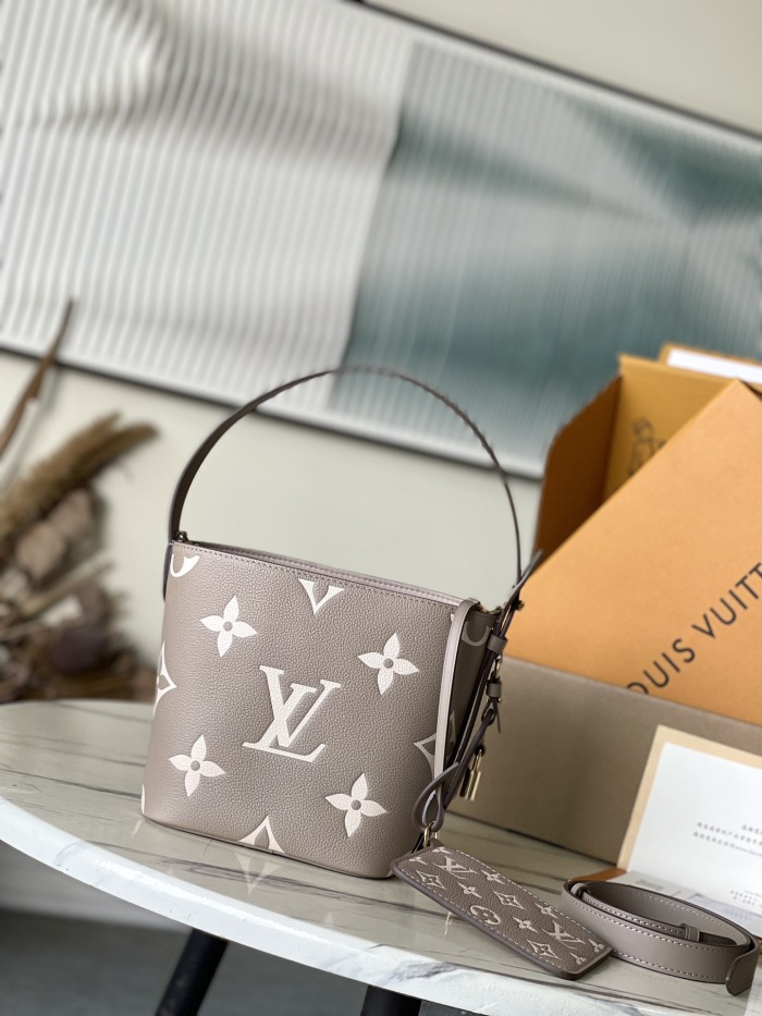 L*ouis V*uitton  Top Bag (maikesneakers)