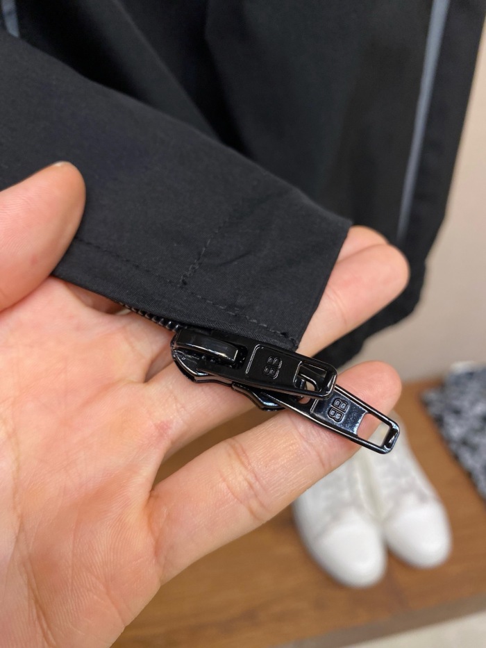 Men Jacket  Top Quality    maikesneakers