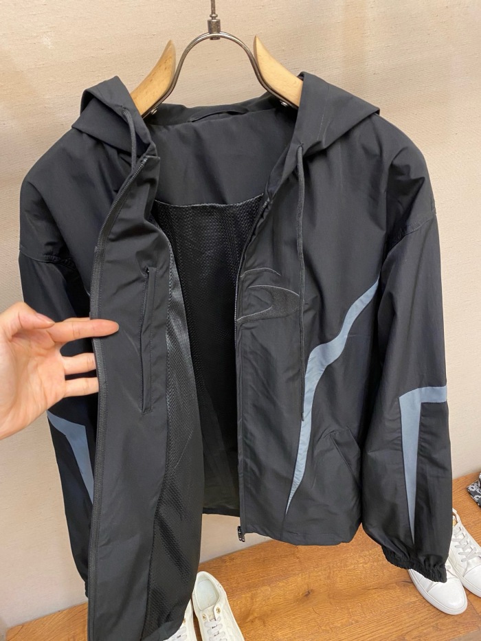 Men Jacket  Top Quality    maikesneakers
