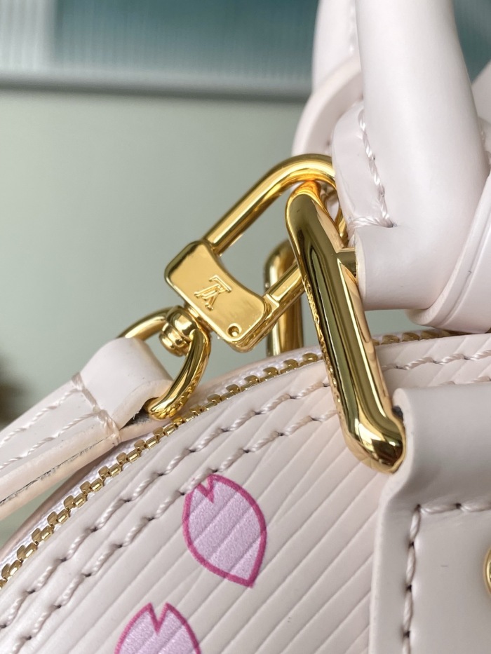 L*ouis V*uitton  Top Bag (maikesneakers)