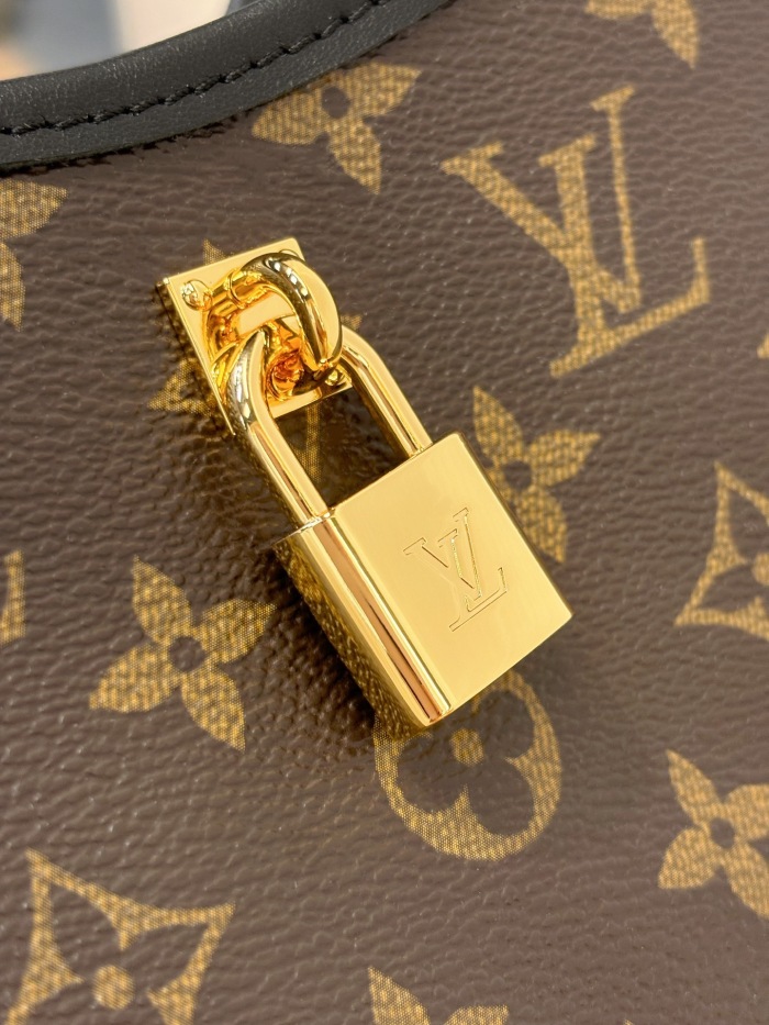 L*ouis V*uitton  Top Bag (maikesneakers)