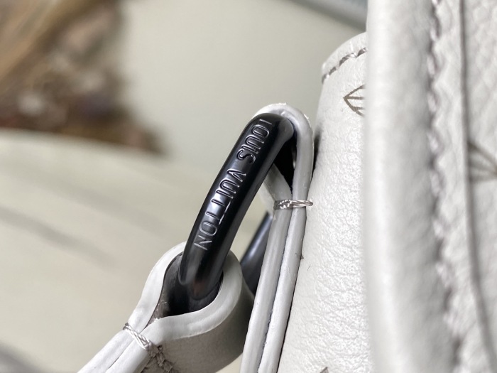 L*ouis V*uitton  Top Bag (maikesneakers)