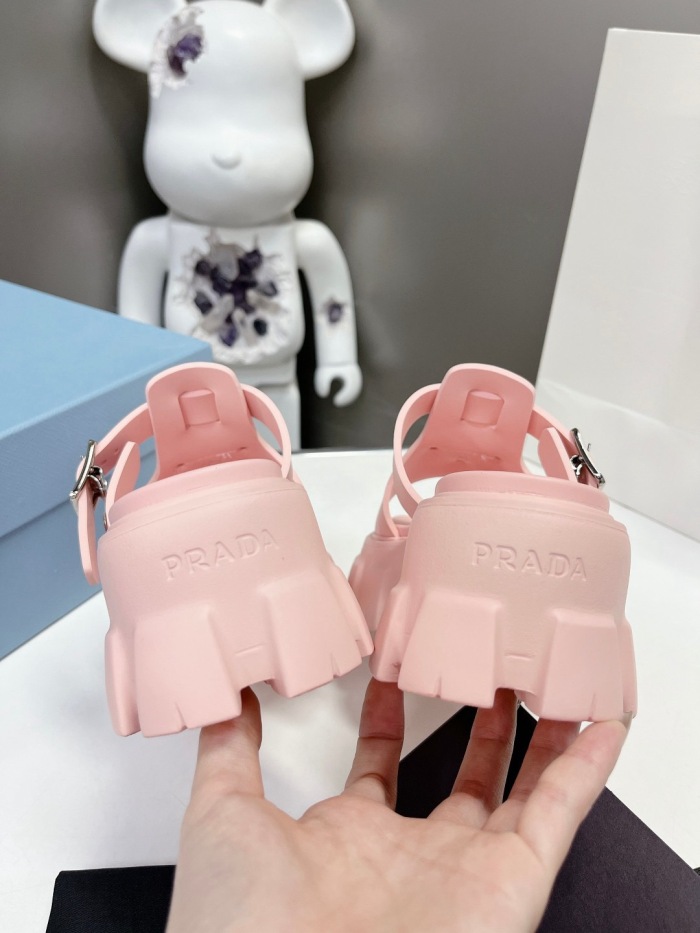 Women  Top Quality P*rada shoes