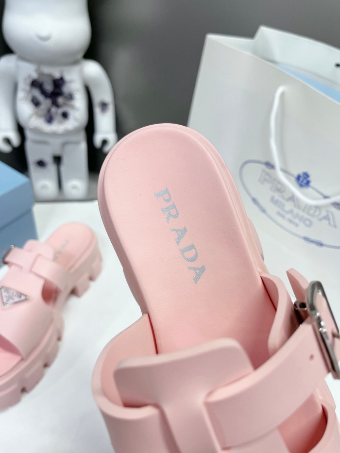 Women  Top Quality P*rada shoes