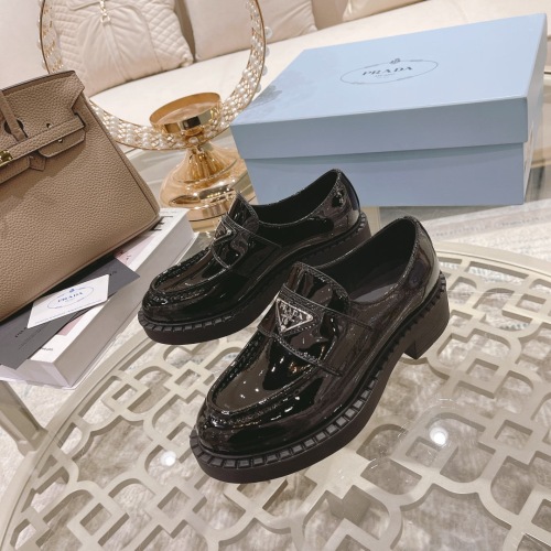 Women  Top Quality P*rada shoes