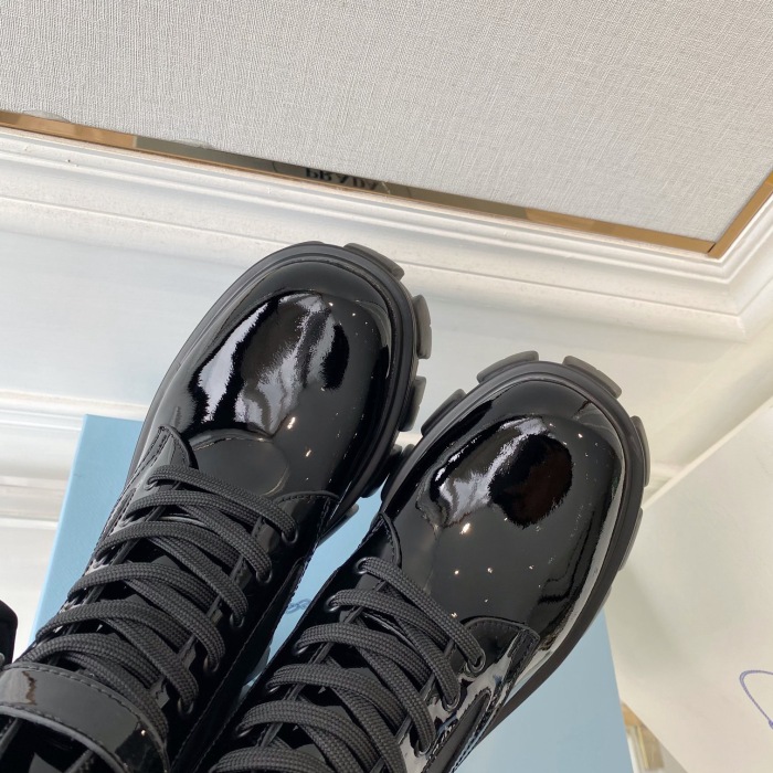 Women Top Quality P*rada shoes