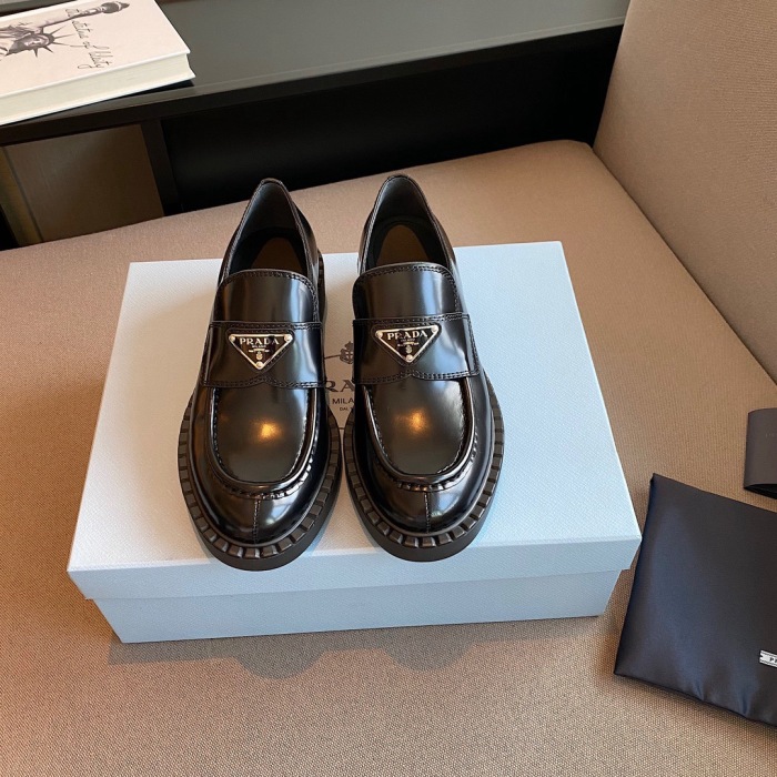 Women Top Quality P*rada shoes