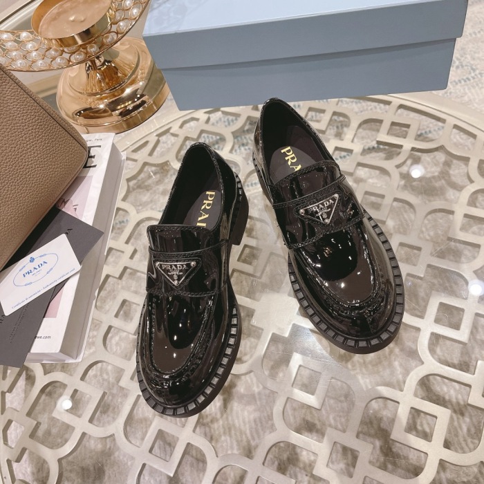 Women  Top Quality P*rada shoes