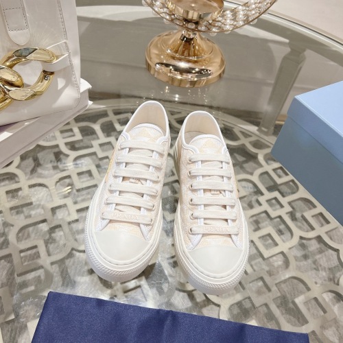 Women  Top Quality P*rada shoes