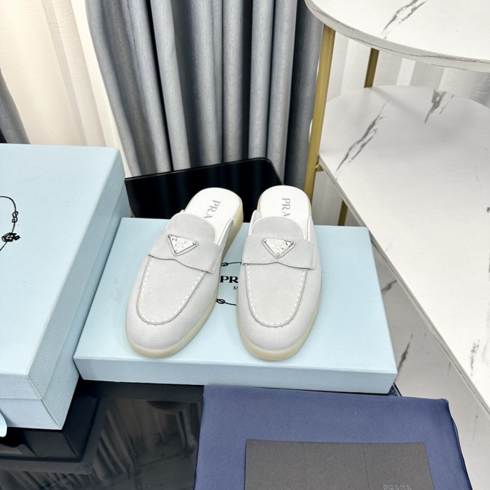 Women  Top Quality P*rada shoes