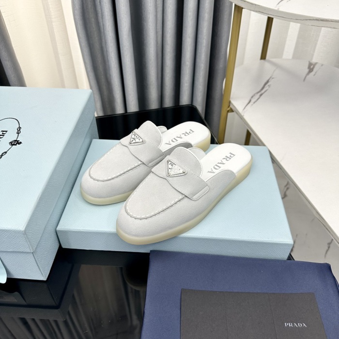 Women  Top Quality P*rada shoes
