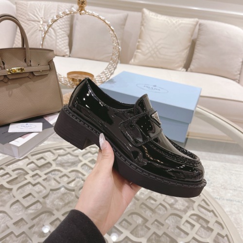 Women  Top Quality P*rada shoes