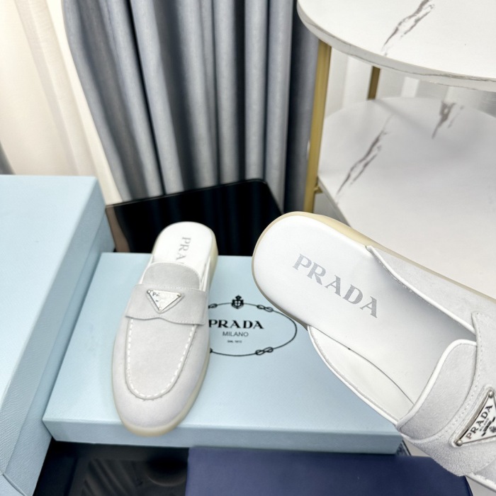 Women  Top Quality P*rada shoes