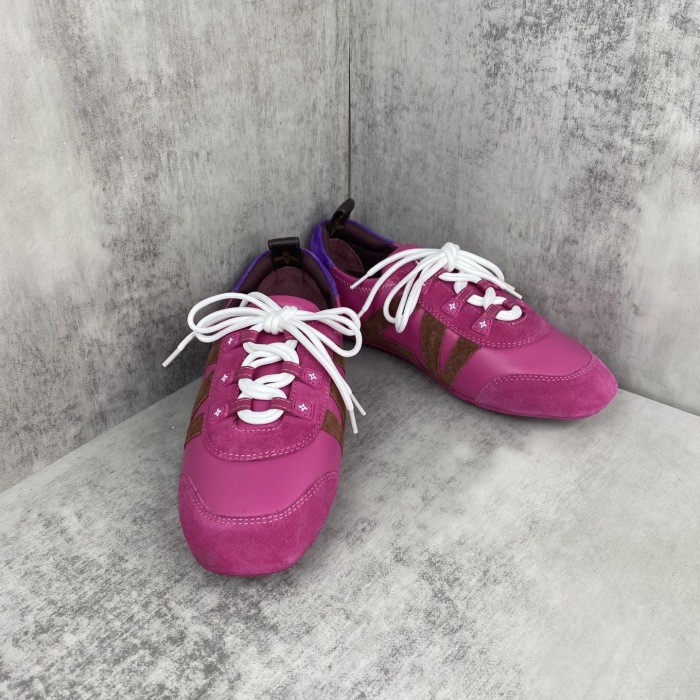 Men  Women  L*ouis V*uitton   Top Sneaker L*V Trainer