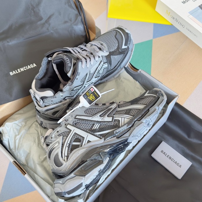 WOMEN SIZE 35-39 Men SIZE 39-45 B*alenciaga Sneaker  Top quality 1:1