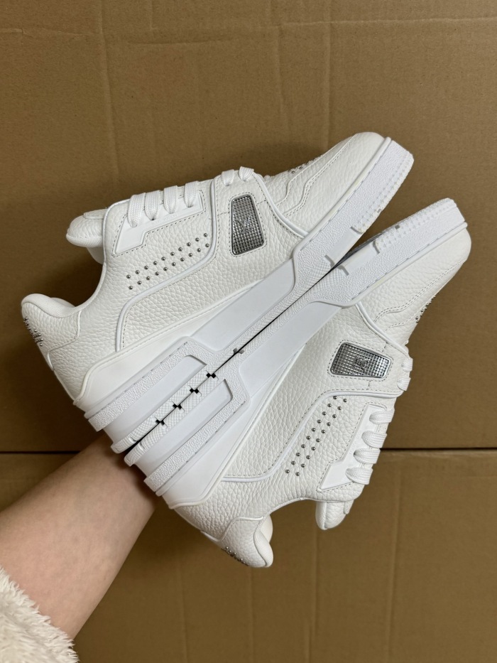 Men  Women  L*ouis V*uitton   Top Sneaker L*V Trainer
