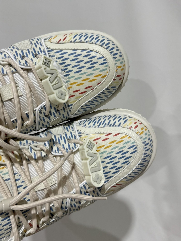 Men  Women  L*ouis V*uitton   Top Sneaker L*V Trainer