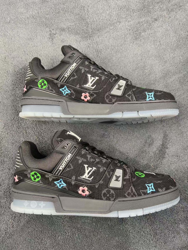 Men  Women  L*ouis V*uitton   Top Sneaker L*V Trainer