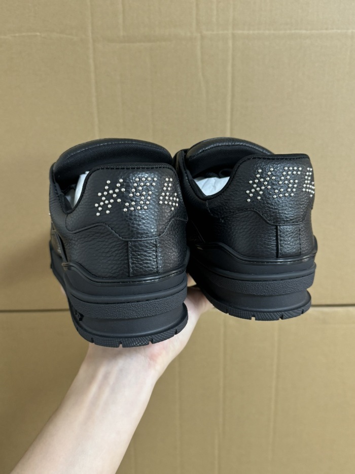 Men  Women  L*ouis V*uitton   Top Sneaker L*V Trainer