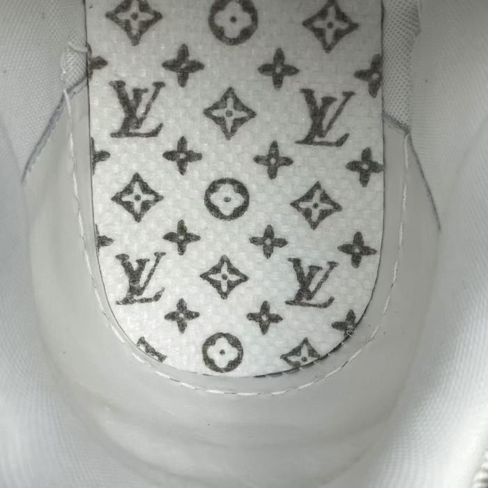 Men  Women  L*ouis V*uitton   Top Sneaker L*V Trainer
