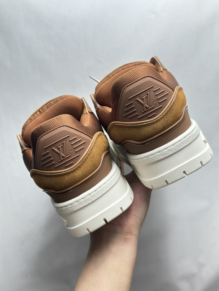 Men  Women  L*ouis V*uitton   Top Sneaker L*V Trainer