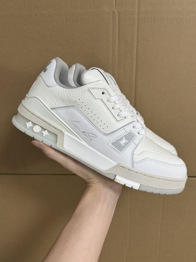 Men  Women  L*ouis V*uitton   Top Sneaker L*V Trainer