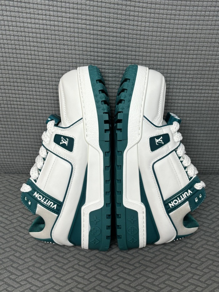 Men  Women  L*ouis V*uitton   Top Sneaker L*V Trainer