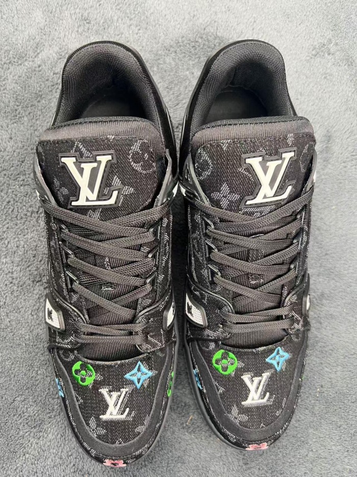 Men  Women  L*ouis V*uitton   Top Sneaker L*V Trainer