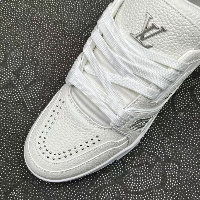 Men  Women  L*ouis V*uitton   Top Sneaker L*V Trainer