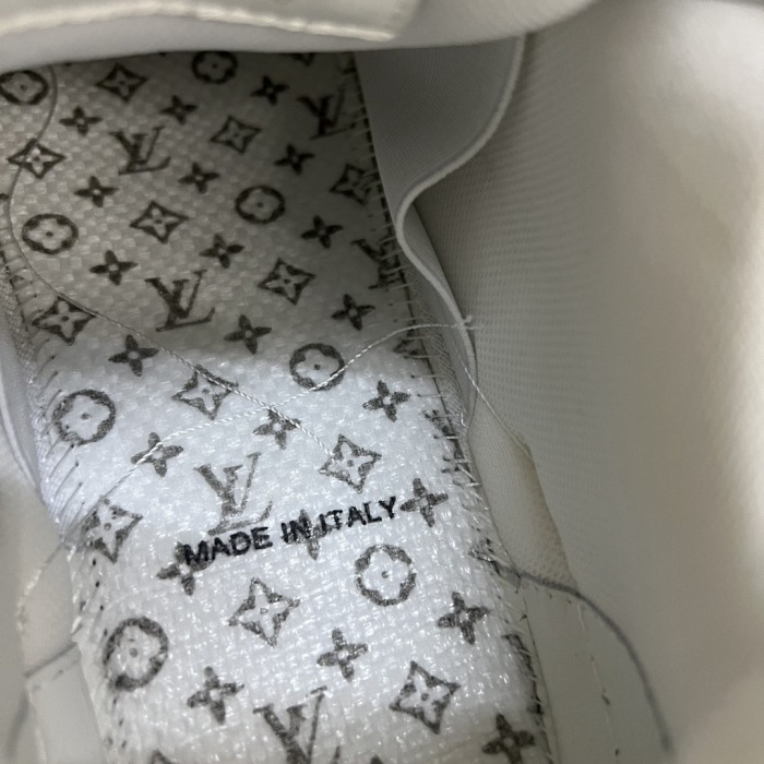 Men  Women  L*ouis V*uitton   Top Sneaker L*V Trainer