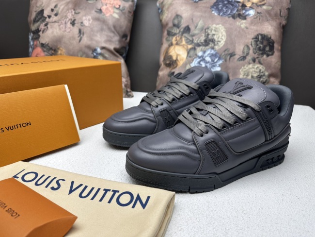 Men  Women  L*ouis V*uitton   Top Sneaker L*V Trainer