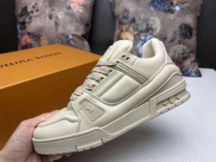 Men  Women  L*ouis V*uitton   Top Sneaker L*V Trainer
