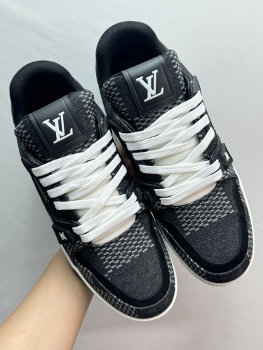 Men  Women  L*ouis V*uitton   Top Sneaker L*V Trainer