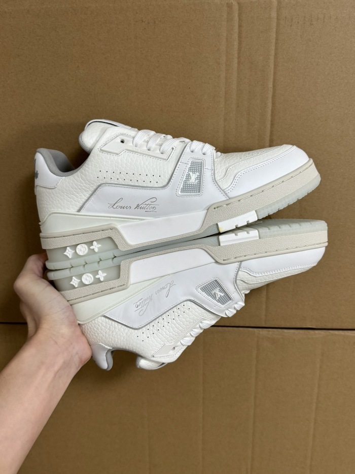 Men  Women  L*ouis V*uitton   Top Sneaker L*V Trainer