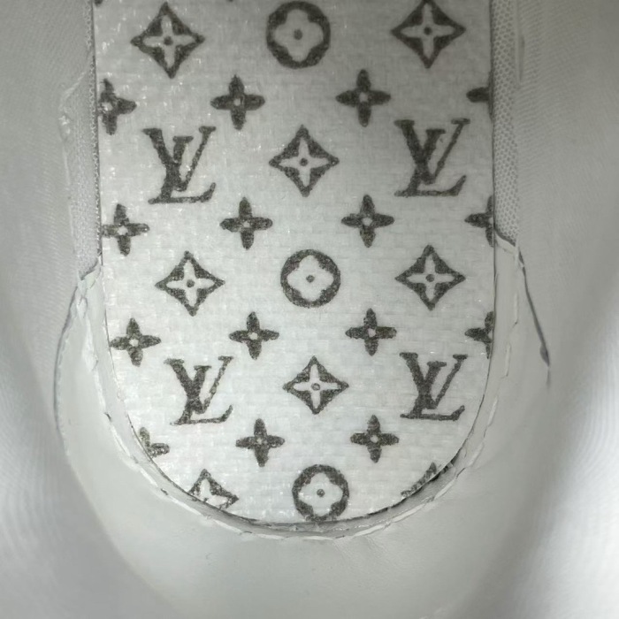 Men  Women  L*ouis V*uitton   Top Sneaker L*V Trainer