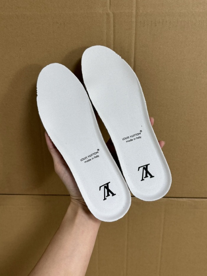 Men  Women  L*ouis V*uitton   Top Sneaker L*V Trainer